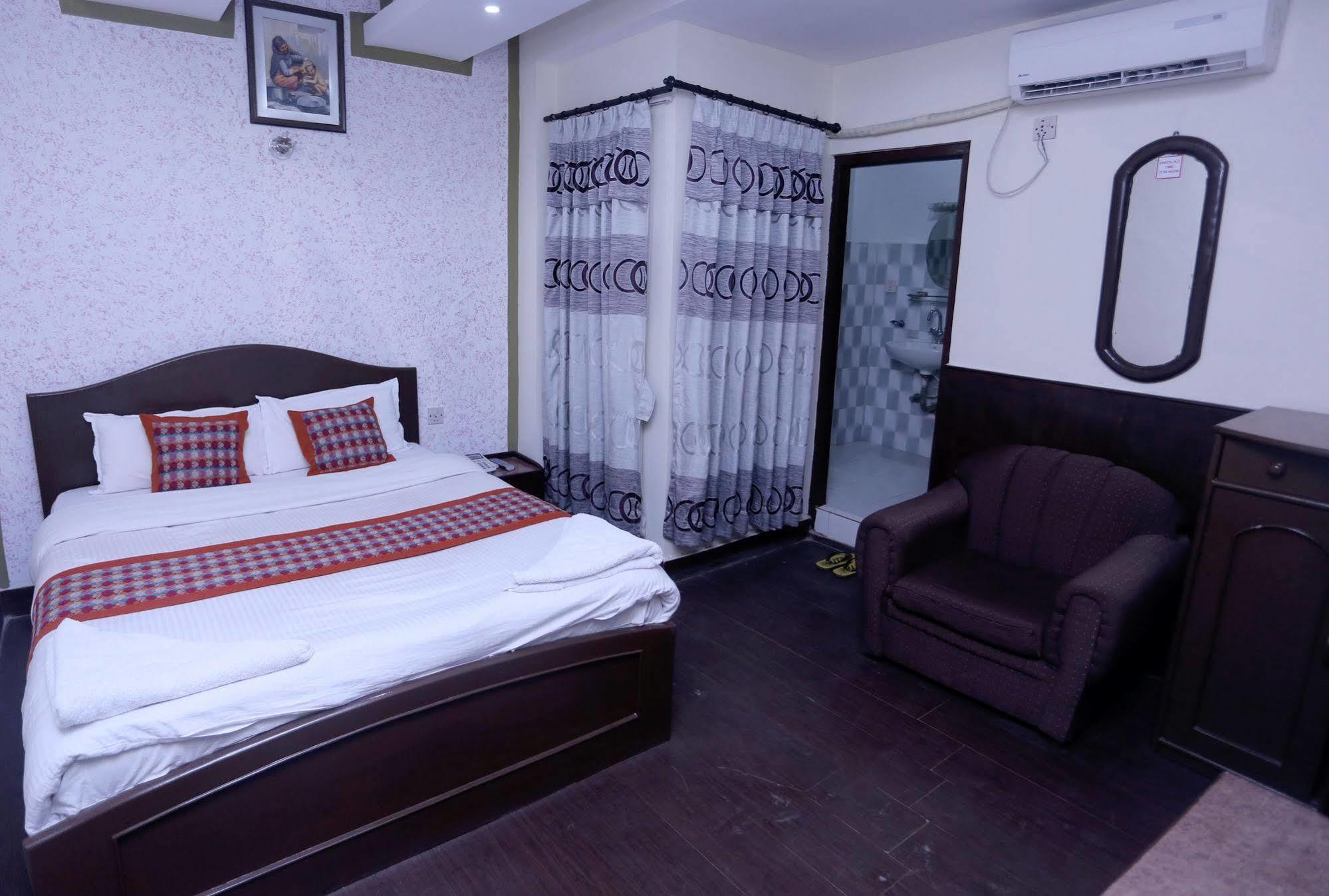 Oyo 153 Aster Hotel Nepal Catmandu Exterior foto